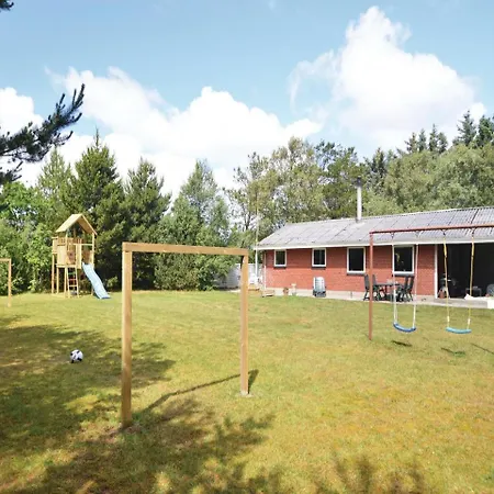 Three-bedroom Holiday In Дом отдыха