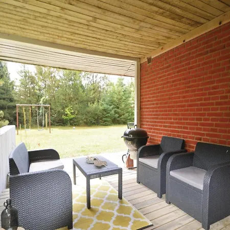 Three-bedroom Holiday In Блаванн