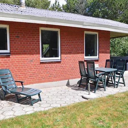 Three-bedroom Holiday In Дом отдыха *