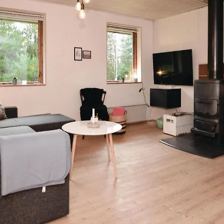 Three-bedroom Holiday In Дом отдыха Блаванн