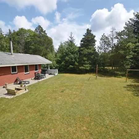 Three-bedroom Holiday In Дом отдыха *