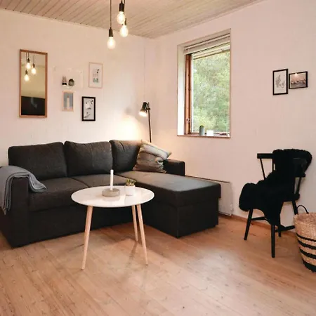 Three-bedroom Holiday In Блаванн